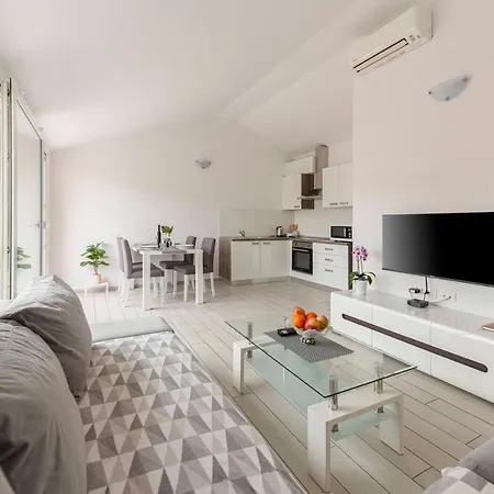 Era Apartment *